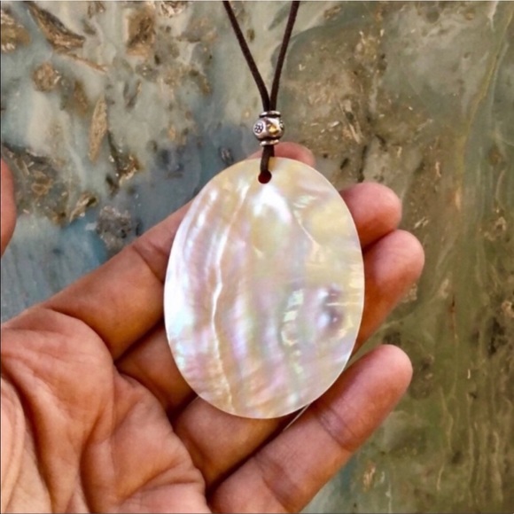 NWOT Genuine Mother of Pearl Choker Necklace - Picture 3 of 8